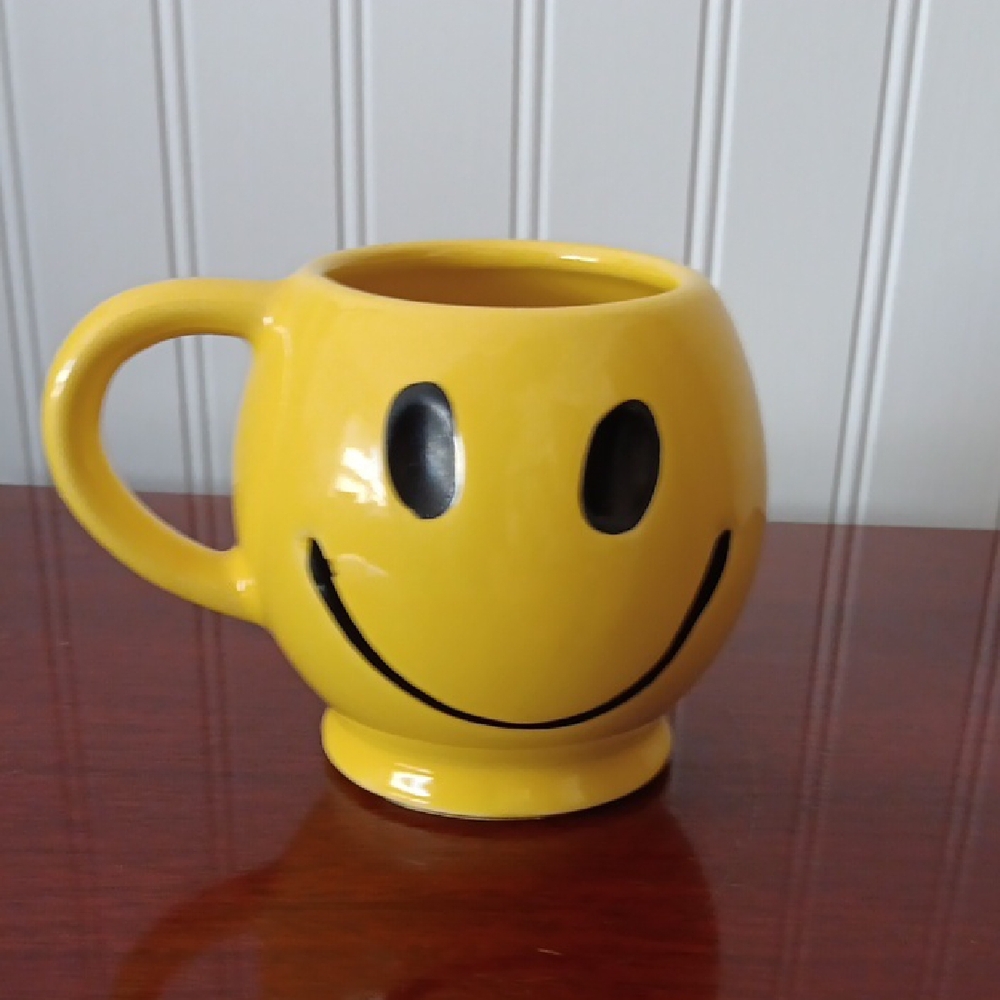 Vintage Mccoy Smiley Mug
